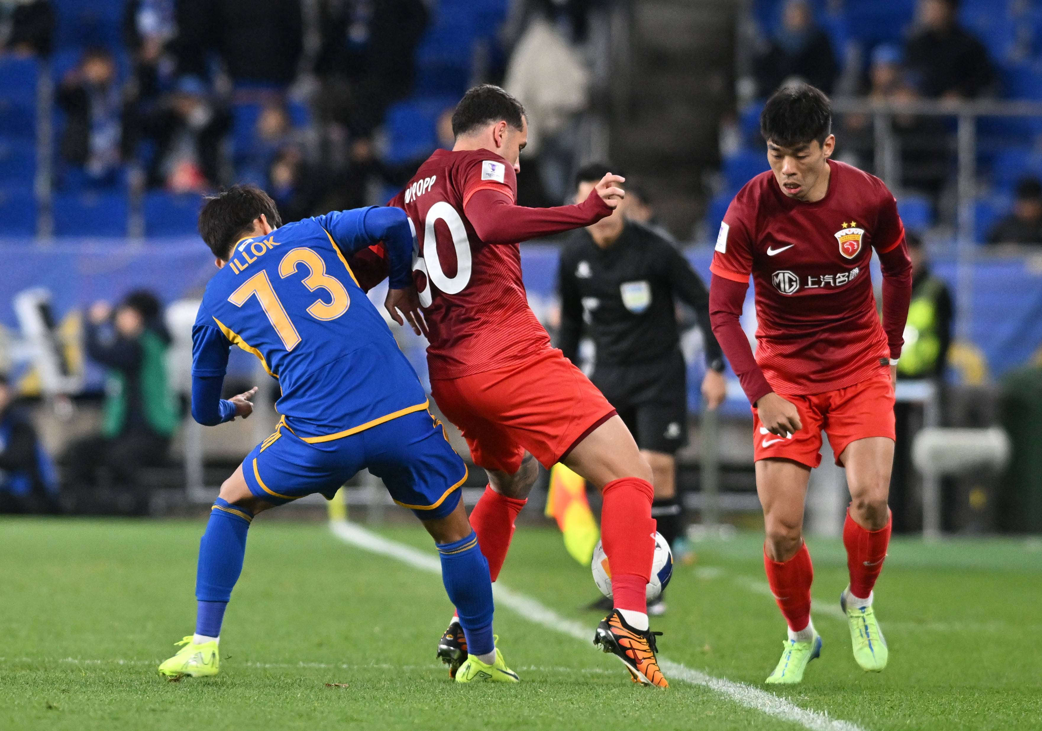 包含赛后亚冠焦点战，上海海港官宣签约，媒体盛赞，球队文化再被提及的词条